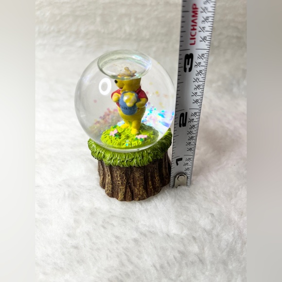 Disney Winnie The Pooh Mini Snow Globe Honey Pot. Great Condition! - Picture 8 of 9